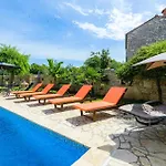 With Outdoor Swimming Pool 207 Сasa de vacaciones *
