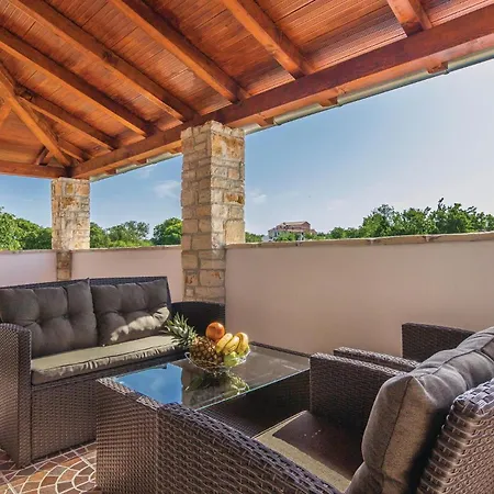 Stunning Home In Svetvincenat Vikendica *