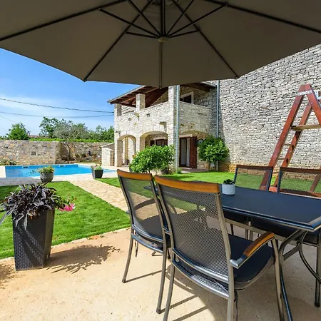 Vikendica Stunning Home In Svetvincenat