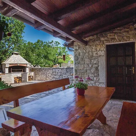 Stunning Home In Svetvincenat Vikendica Svetvincenat