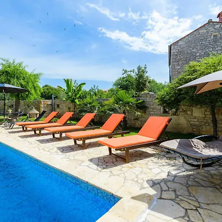 Stunning Home In Svetvincenat Vikendica *