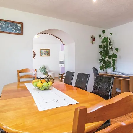 Stunning Home In Svetvincenat